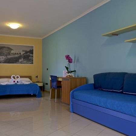 Hotel Ristorante Al Canto Delle Sirene Terracine Extérieur photo